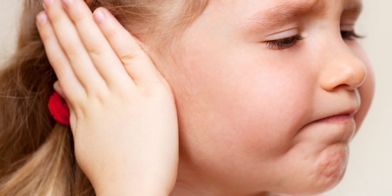Infezione dell’orecchio (otite media) nei bambini: cause, sintomi e rimedi